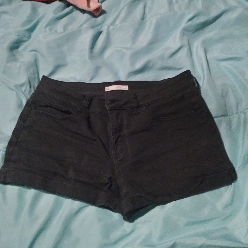 Junior's black low rise shortie shorts